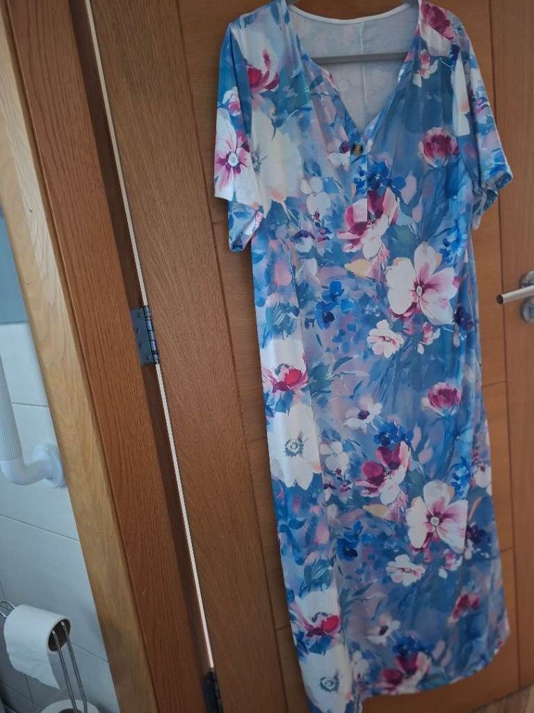 Beautiful flowery dress 