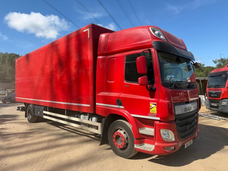 DAF TRUCKS CF320 2017 18 ton box truck with cantileve tail lift high spec truck 