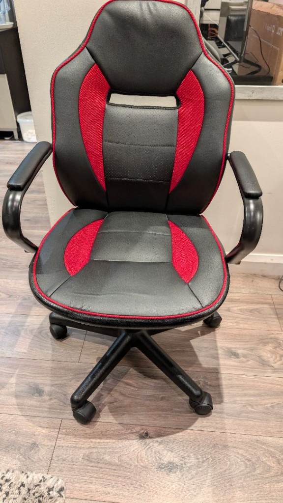 Black & Red Office / Gaming Chair – Comfortable & Stylish