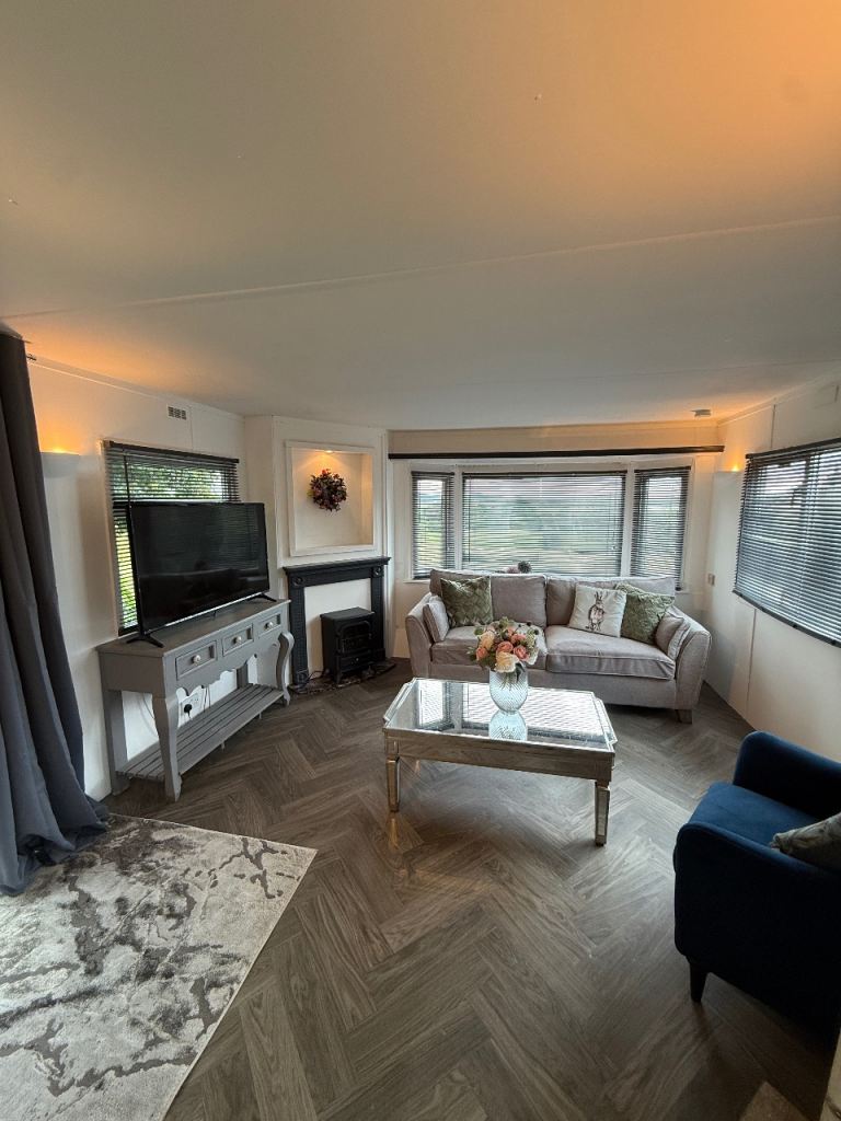 3 bedroom static mobile home caravan. Double glazed. Gas boiler central heating.Ideal for self build