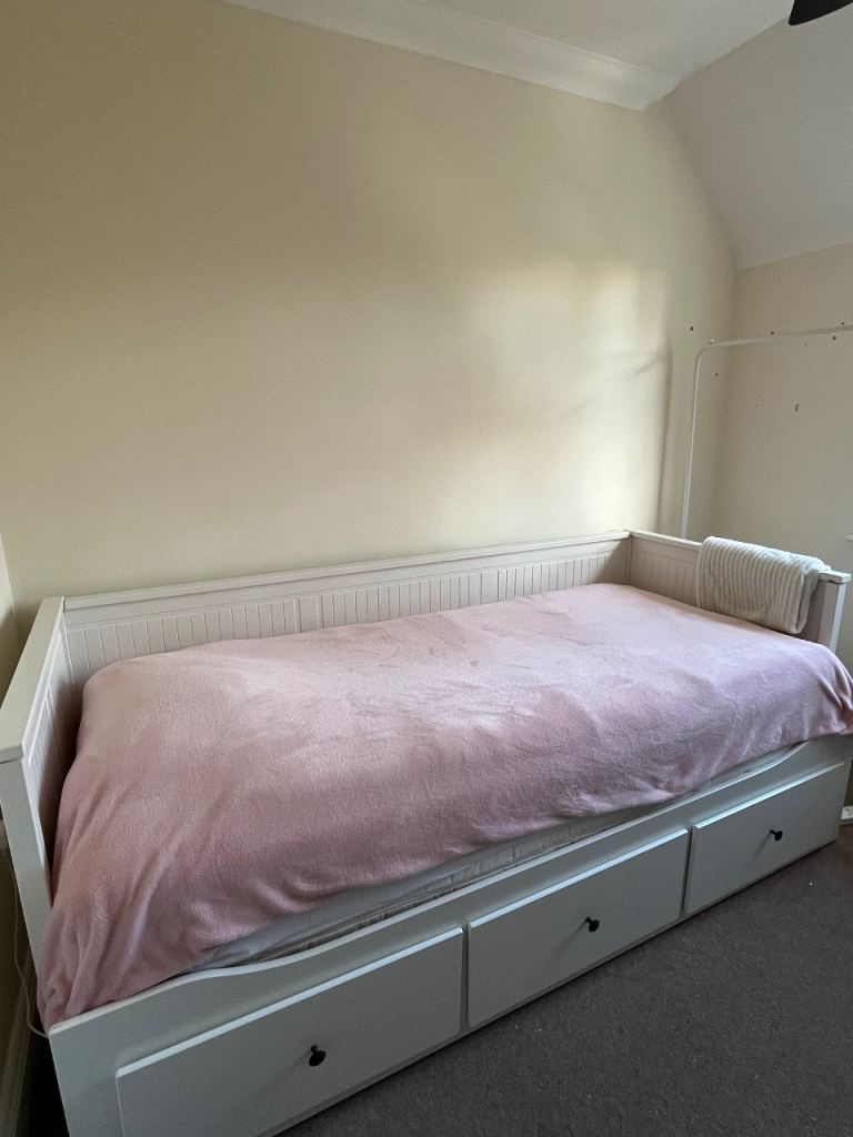 Ikea daybed (+convertible double bed)