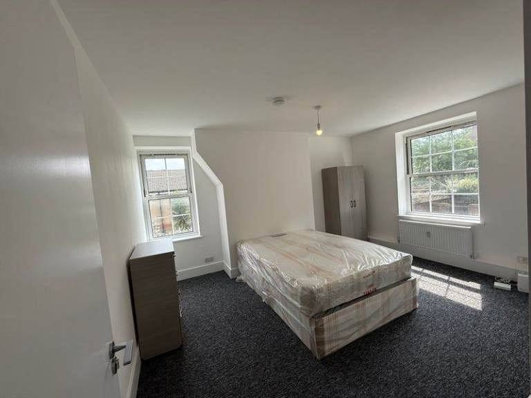 AFFORDABLE SINGLE ROOM IN MILE END - AVAILABLE IMMEDIATELY 🏡