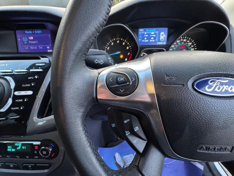 2013 Ford Focus 1.0 125 EcoBoost Titanium Navigator 5dr HATCHBACK PETROL Manual