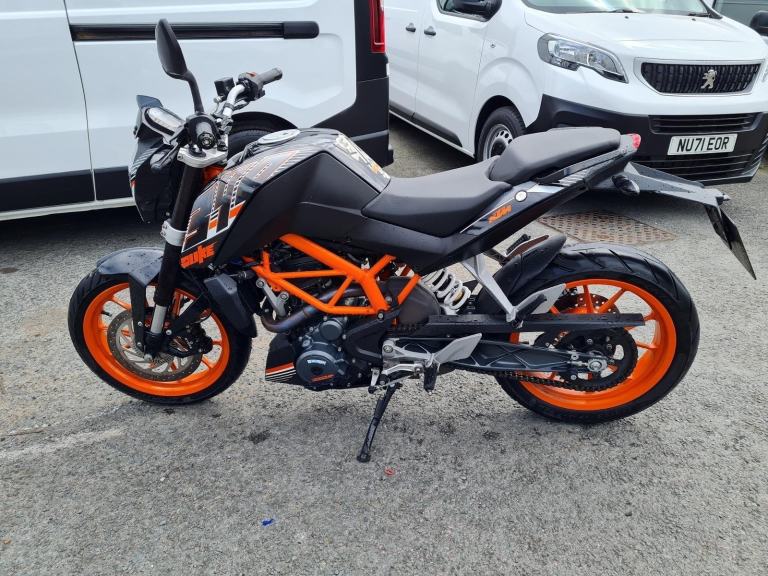 November 2016 KTM Duke 390 Only Six Thousand Miles From New, DUKE, 2016, 373 (cc)