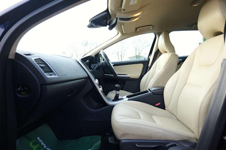 2016 Volvo XC60 2.4 XC60 SE Luxury Nav D5 AWD 4WD 5dr SUV Diesel Manual