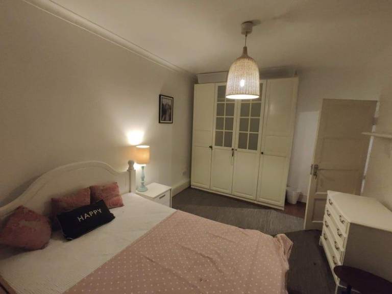 Spacious and Cosy Double Rooms for Rent in - SW11 6JF