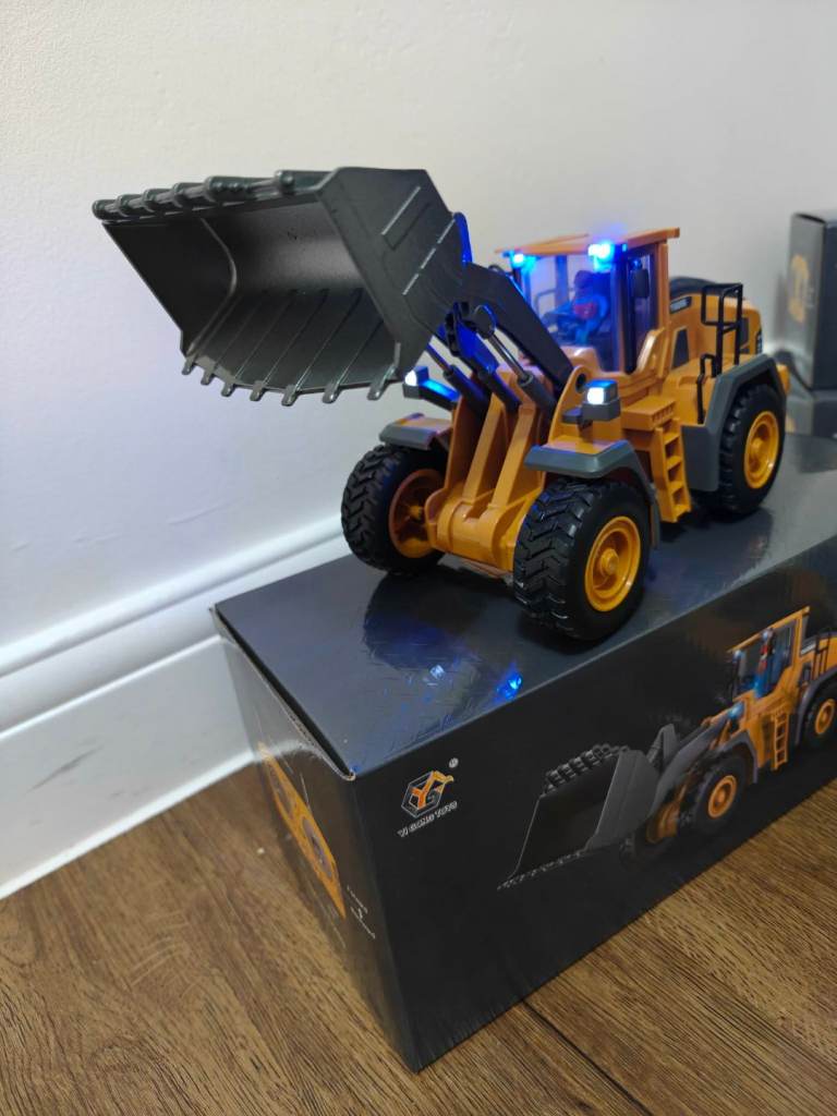 Loader Truck 1/20 2.4 GHz 9 CH  RC Construction Vehicle with 2 Batteries