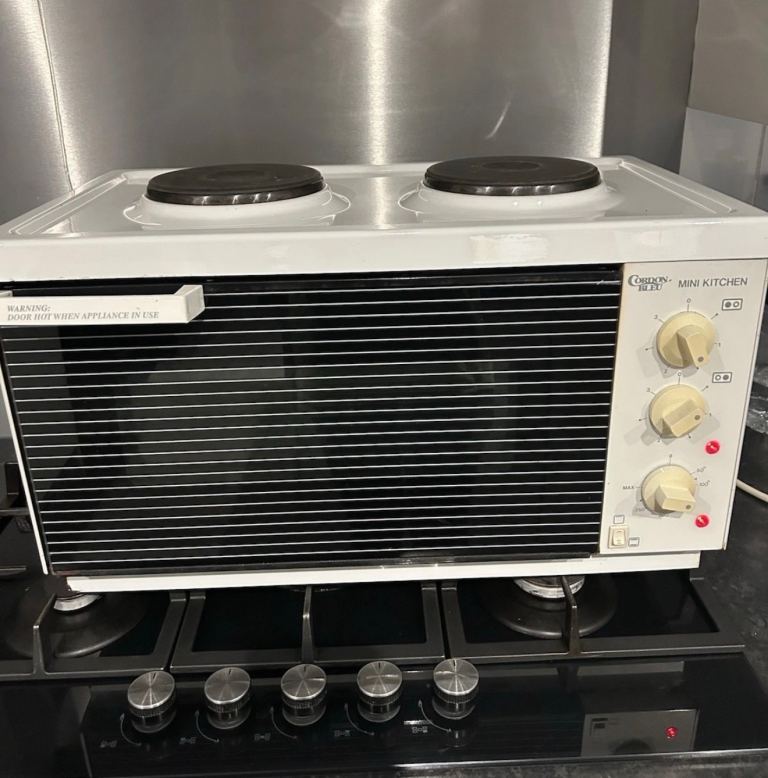 Cordon Bleu Mini Kitchen Oven& 2 Hot Plates Electric Cooker