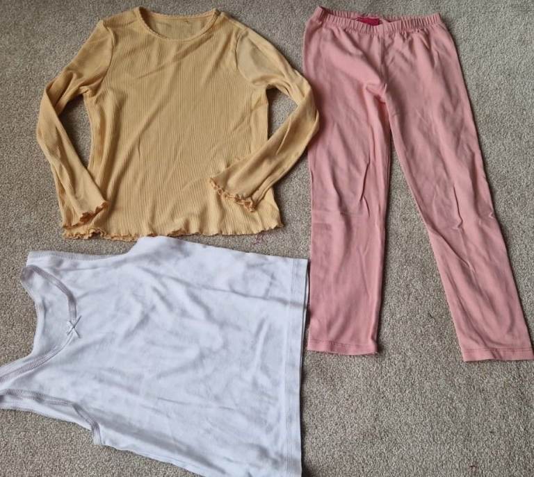 girls t-shirt and leggings bundle age 5-6 years