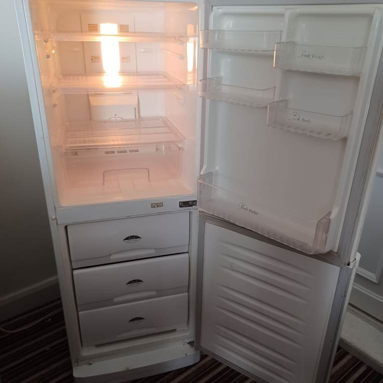 Frost free fridge freezer LG GR232SBF 