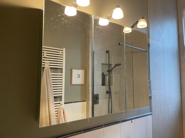 Bathroom mirror cabinet