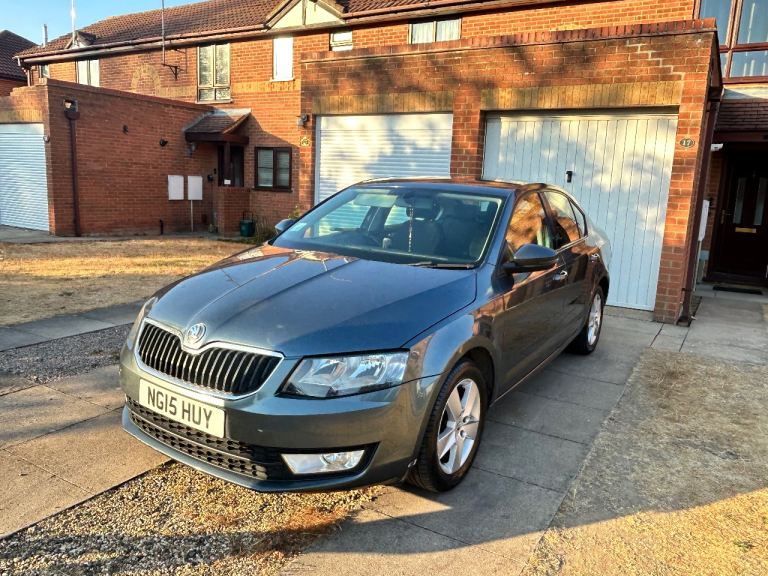 Skoda, OCTAVIA, Hatchback, 2015, Semi-Auto, 1598 (cc), 5 doors