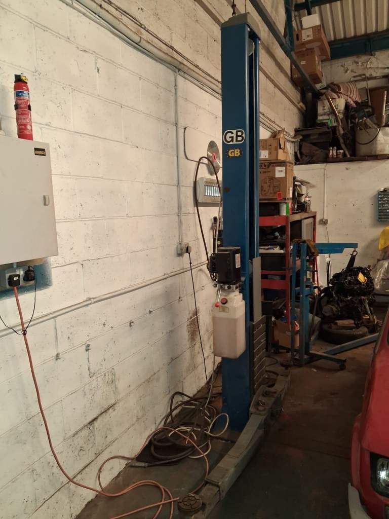 2 Post Vehicle Lift – 3500kg