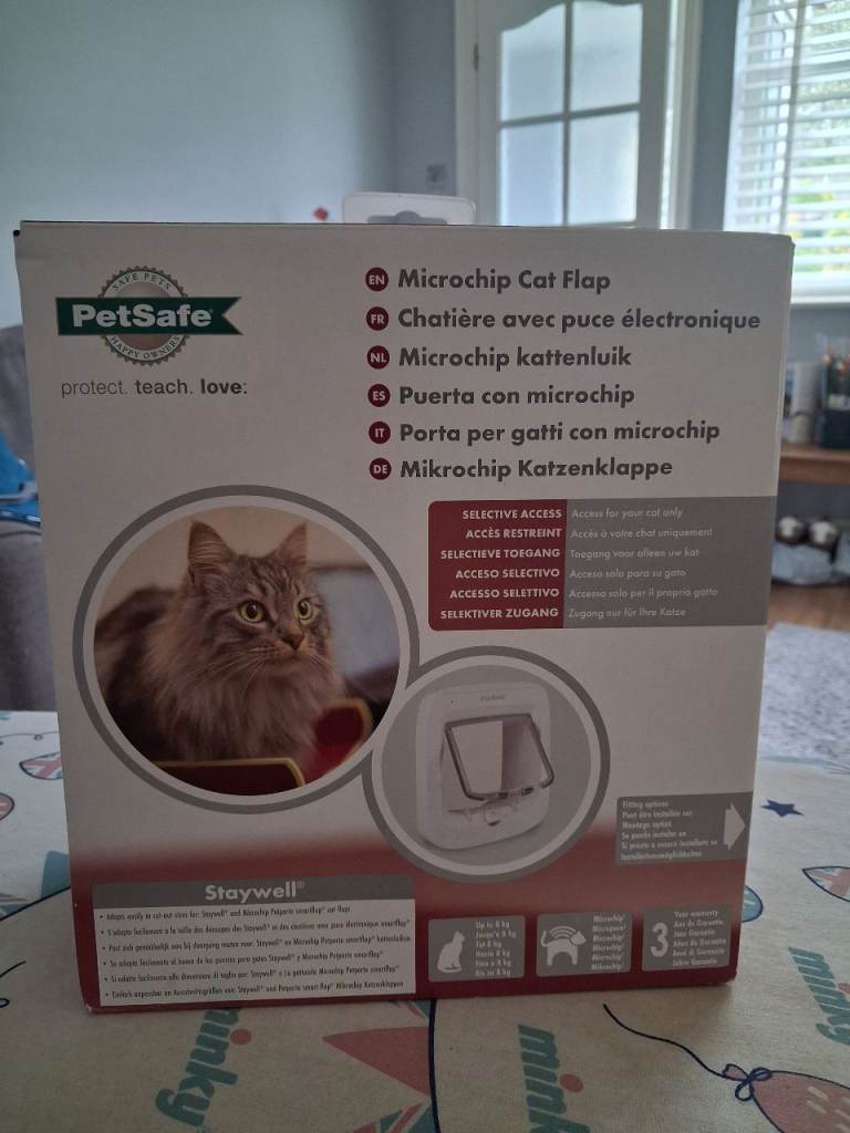PETSAFE MICRO CHIP ACTIVATED CAT FLAP / SOLD PENDING DELIVERY 