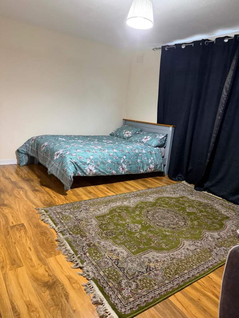 Two Private Double Rooms available @ Paisley  