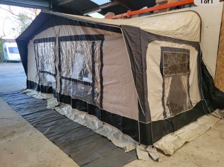 04 BRADCOT CLASSIC USED CARAVAN AWNING 950-975 SIZE 13 ALLOY FRAME