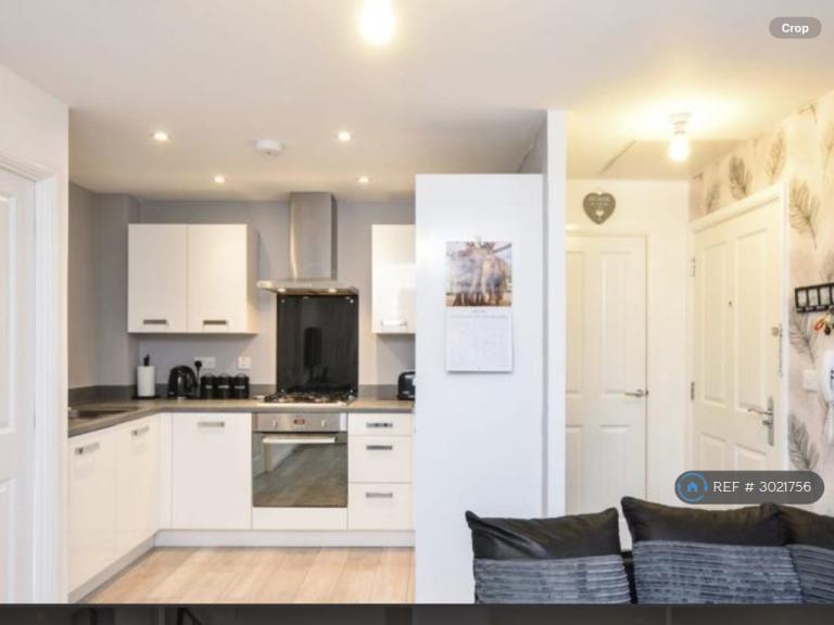 1 bedroom flat in Laurel Road, Sheerness, ME12 (1 bed) (#3021756)