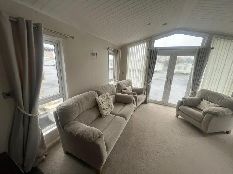 Static caravan / Lodge Prestige Seascape 42x14 2bed DG/CH - Free UK Delivery 