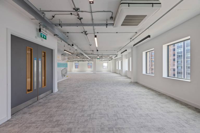 Belfast - BT2 7BA \ Office for Rent with Flexible Move-In Options (3 Workstations)