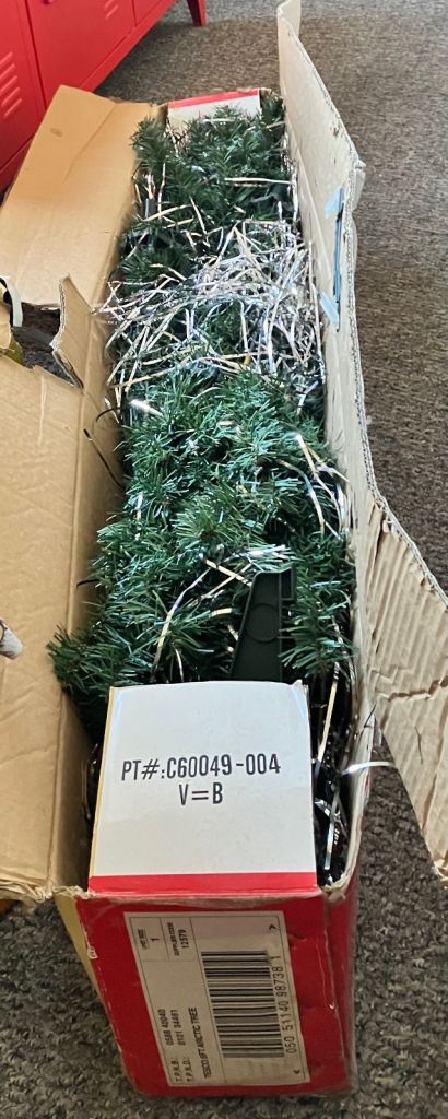 Good Condition Artificial Green Christmas Tree with Tinsel