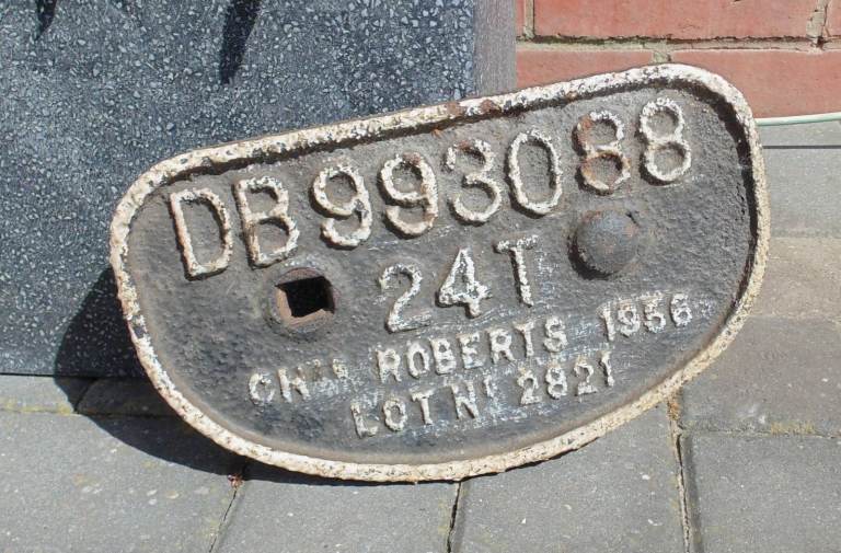 (#1507) antique old cast iron  railway wagon plate (Pick up or post, Dy4 area)