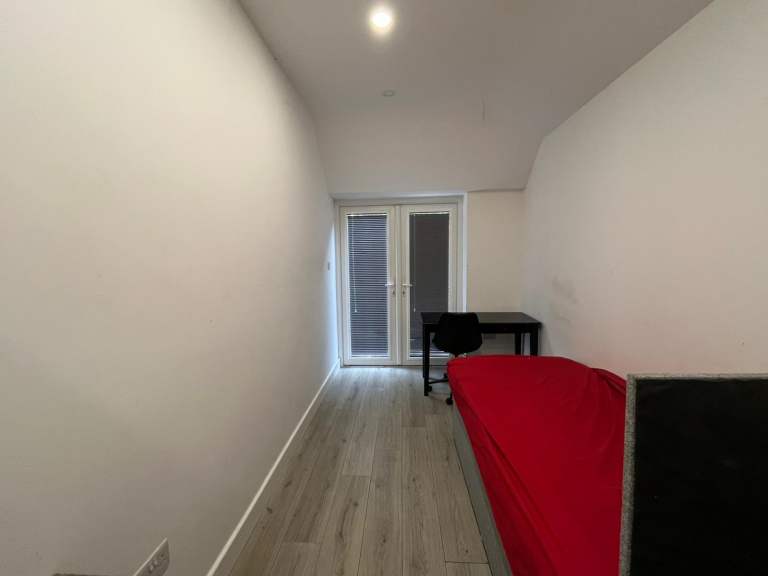 BENEFITS ACCEPTED - Studio Flat Available in Tooting Mitcham Merton CR4