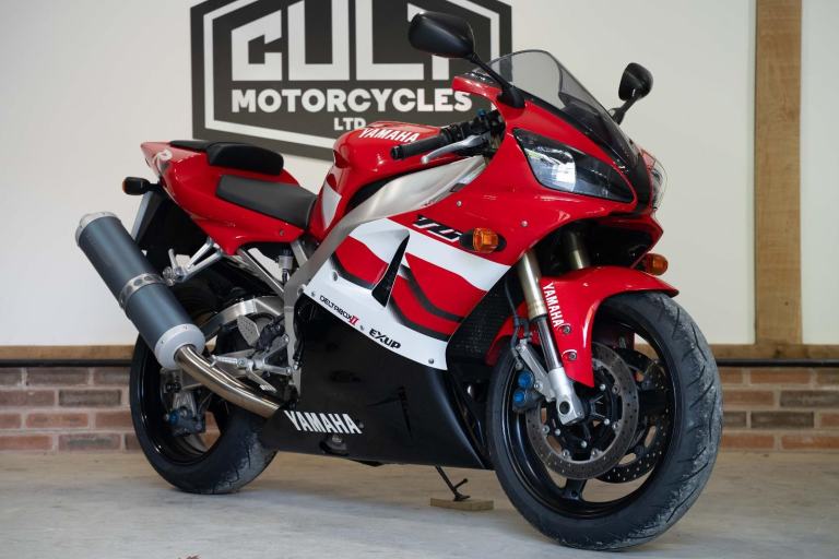 2000 Yamaha YZF R1 5JJ, only 5k miles, 2 owners, UK bike, exceptional!