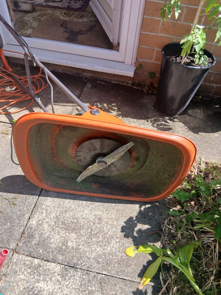 Flymo lawnmower 330 turbo