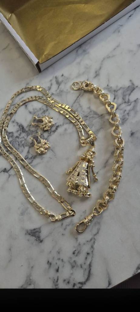 Gold Coloured Necklace, Bracelet & Earrings Set – Good Condition