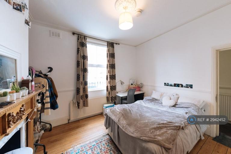 4 bedroom house in Trafalgar Street, London, SE17 (4 bed) (#2942452)