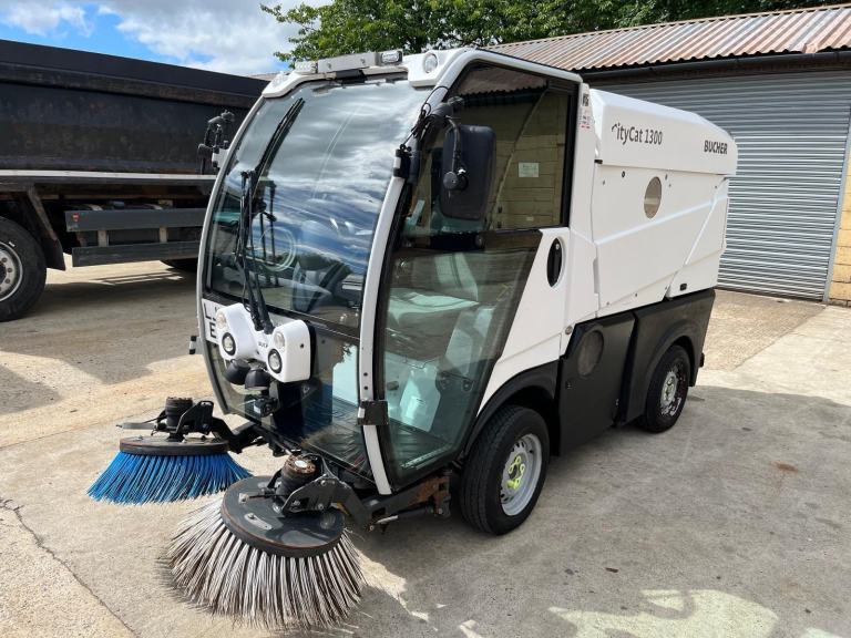 JOHNSTON SWEEPERS / butcher city cat 1300 direct council 2020