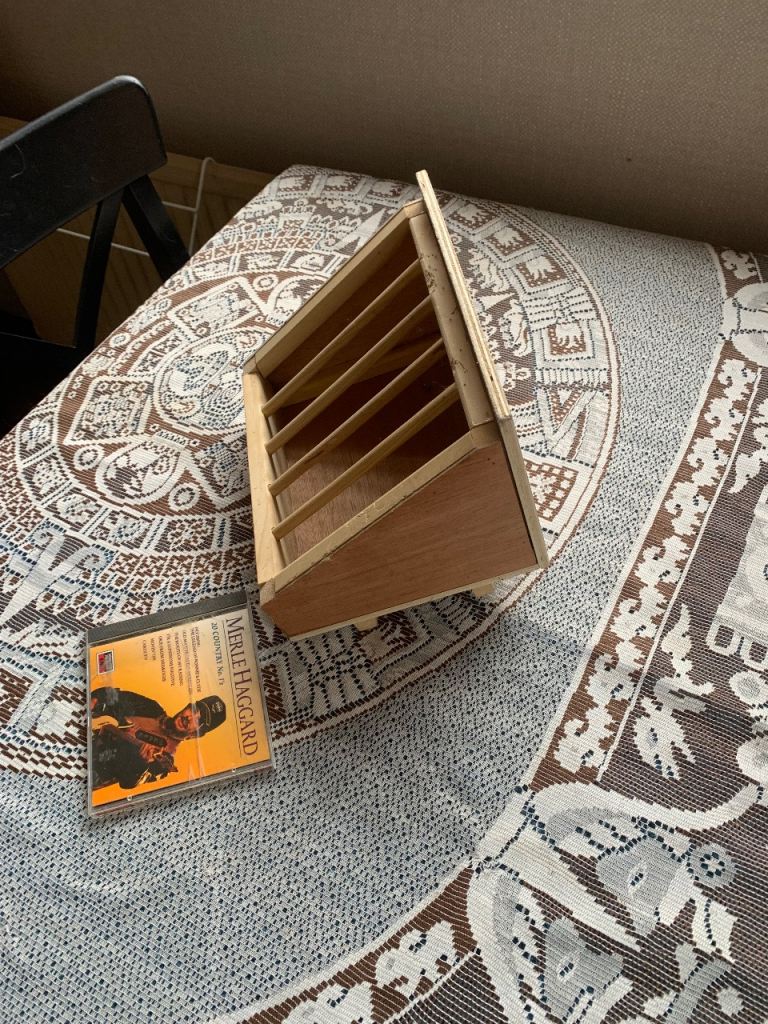 Small animal hay dispenser 