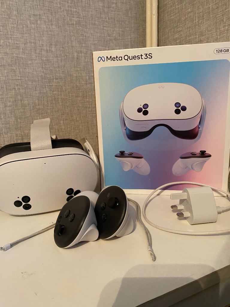Meta Quest 3S VR Headset 128GB with Controllers and Charger