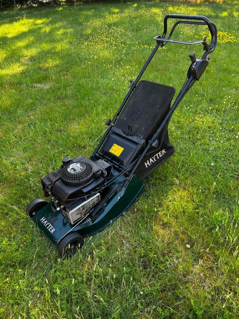 LAWN MOWER - HAYTER HARRIER 41 SELF PROPELLED MOTOR MOWER