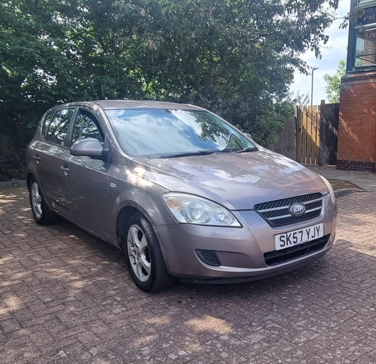 Kia Cee'd SR 1.6 Petrol 111k Service history 
