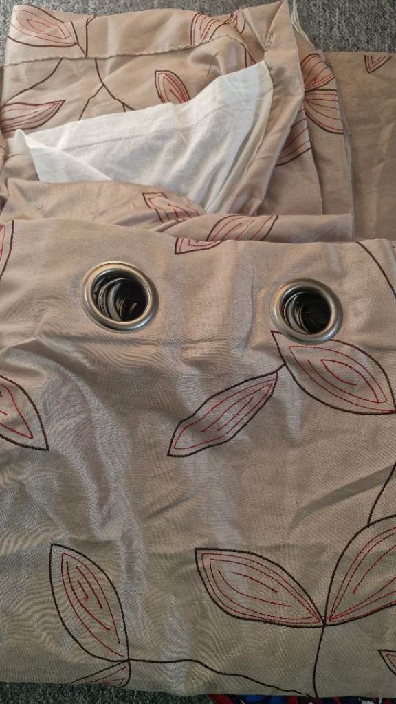 4 curtains 