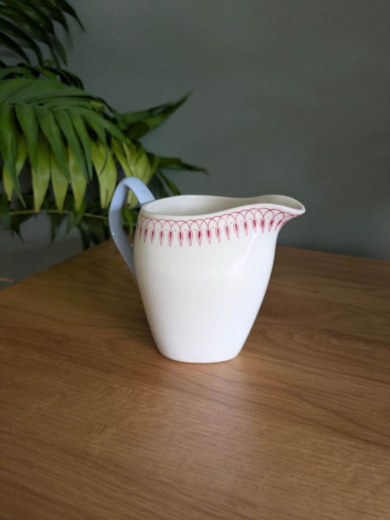 Classic copeland Spode creamer, tricorn shape, Chandelier pattern