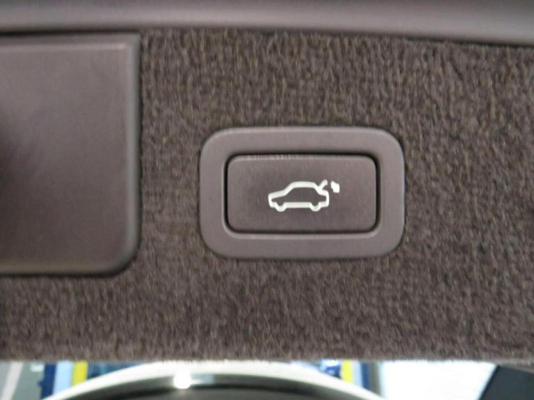 JAGUAR XF 3.0d S V6 Portfolio Sportbrake Auto Euro 5 (s/s) 5dr White Auto Diesel