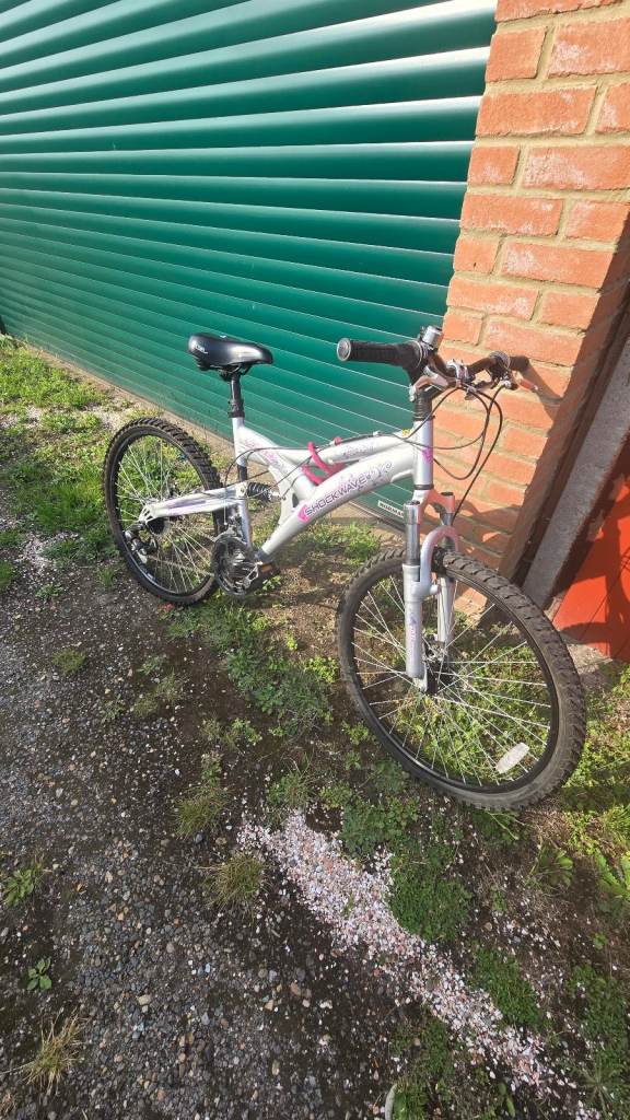 Shockwave XT900 full-suspension mountain bike (needs repair)