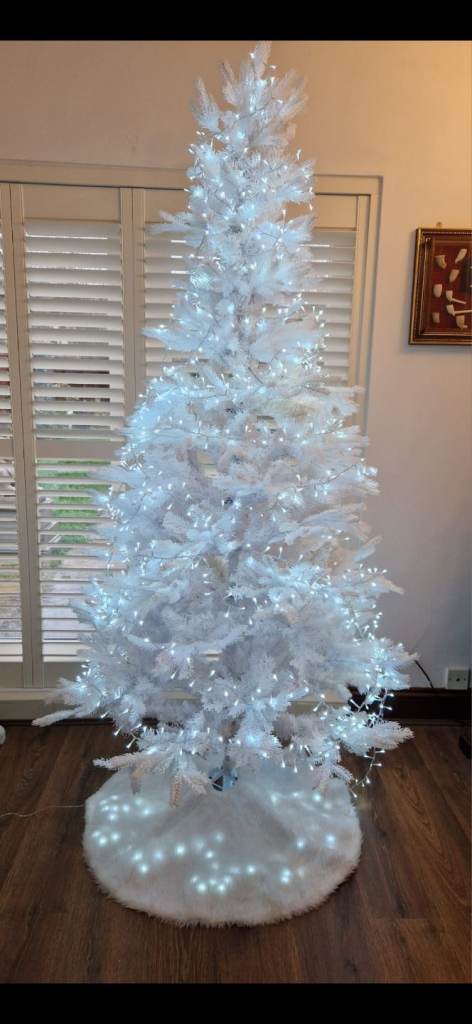 White Christmas Tree 