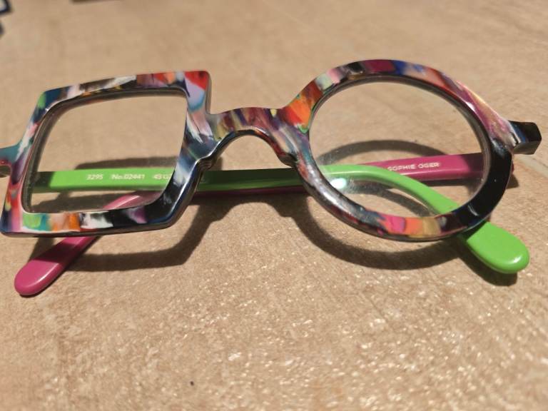 Superbe Modern glasses frame