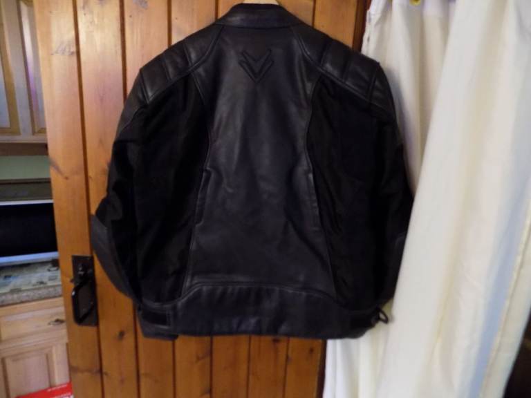 Frank Thomas Black Leather Motorcycle Jacket Size 52 Armoured Motorbike Jacket as good as new  