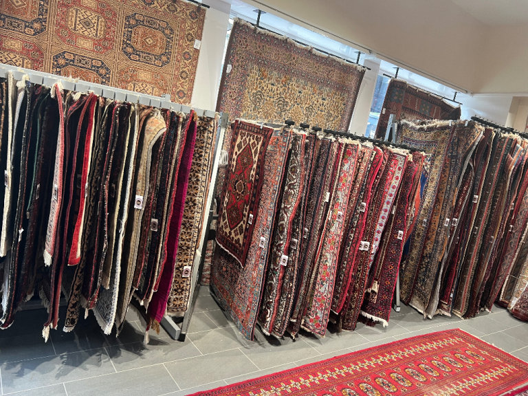 Massive hand made rug 370x550cm