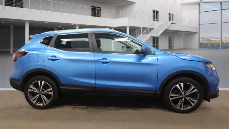 2017 Nissan Qashqai 1.2 DiG-T N-Connecta 5dr ++ PANROOF / NAV / CAMERA / ULEZ ++ HATCHBACK Petrol...