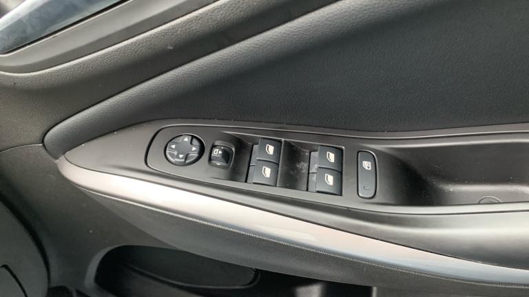 2024 Vauxhall Grandland 1.2 Hybrid [136] Ultimate 5dr e-DCT6 HATCHBACK PETROL Automatic