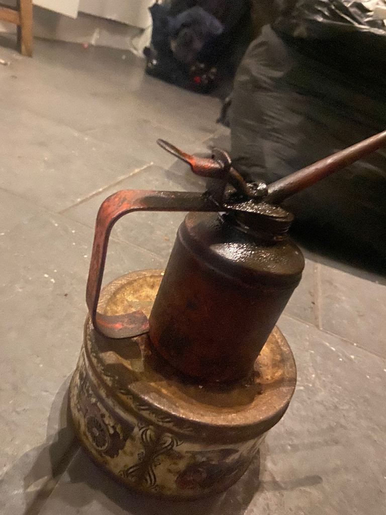 Vintage oil can 