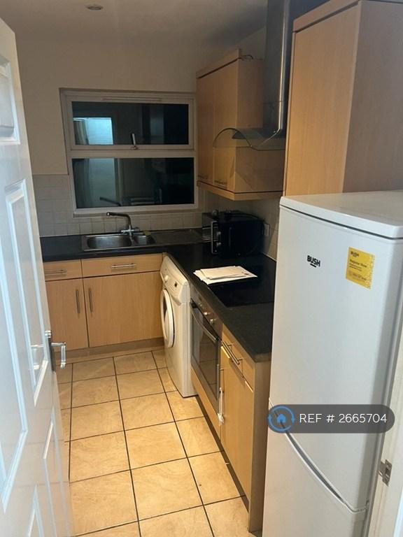 1 bedroom flat in Louise Court, Wealdstone, Harrow, HA3 (1 bed) (#2665704)