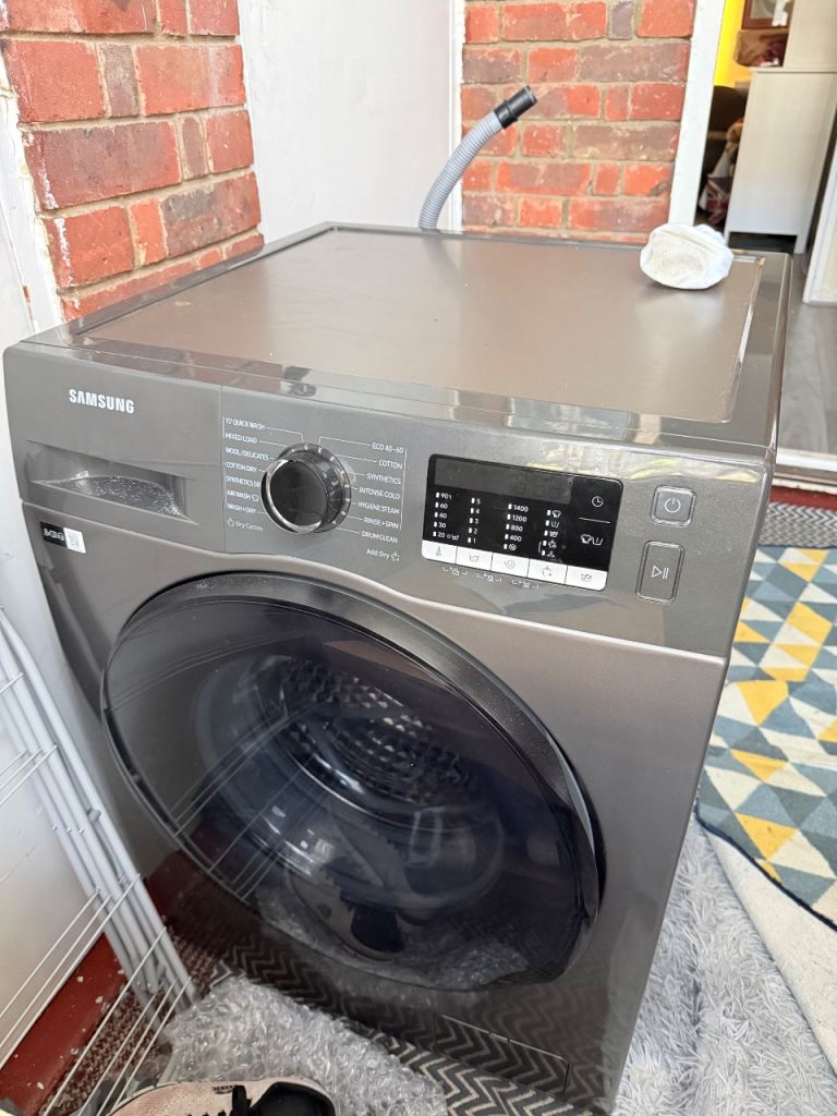 Samsung 8KG Washer Dryer – 1 Year Old – Excellent Condition – Grey