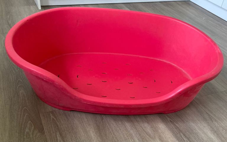 Large plastic dog bed red 