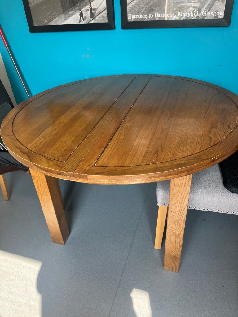 Round oak dining table 